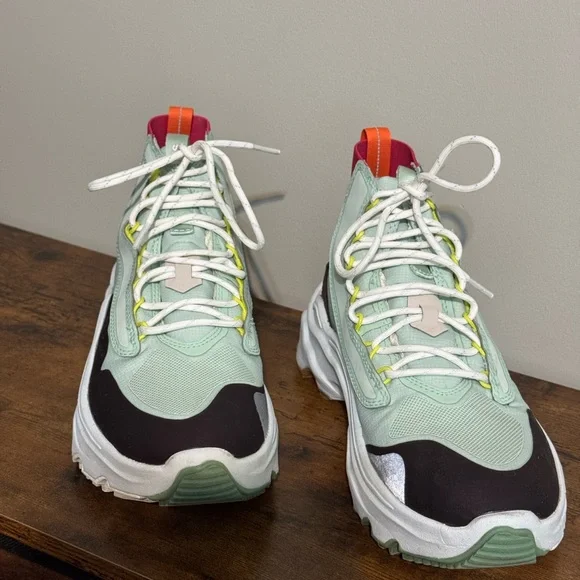 Sorel Kinetic Breakthru Venture Athletic Shoes Womens SZ 8.5M Perfect Condition - Picture 2 of 11